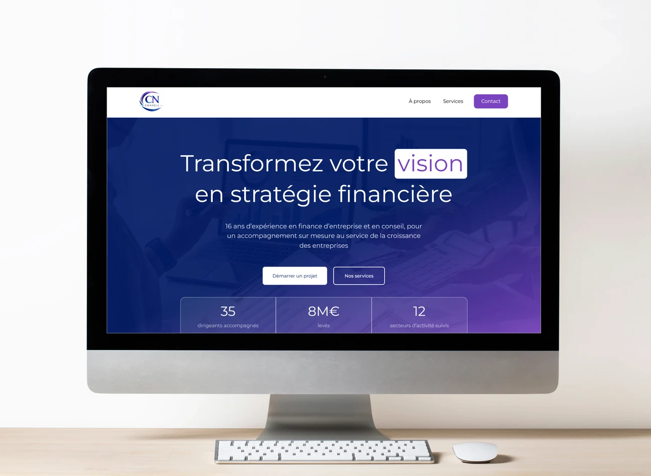 Site internet CN Conseil présenté sur un écran