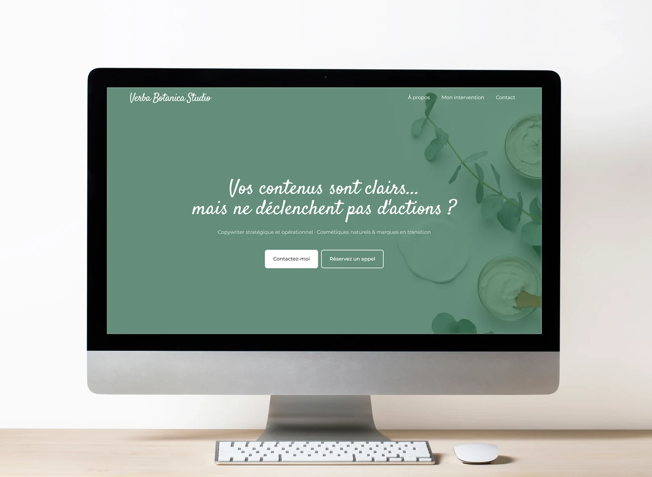 Site internet Verba Botanica Studio présenté sur un écran